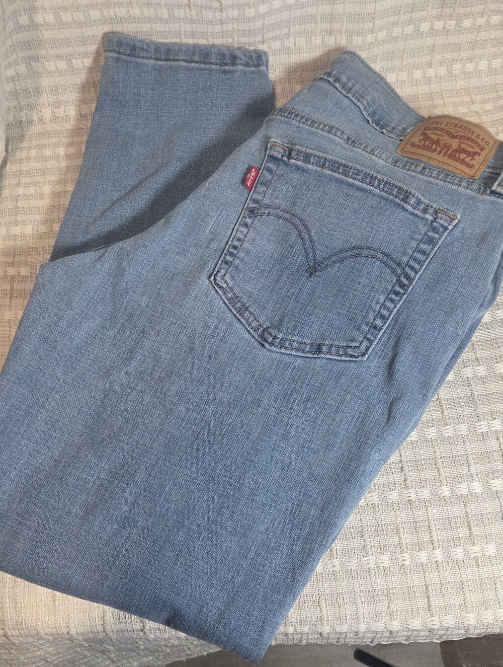 Levi's Boyfriend Jeans - Women's Size 31 X 26 Light Wash